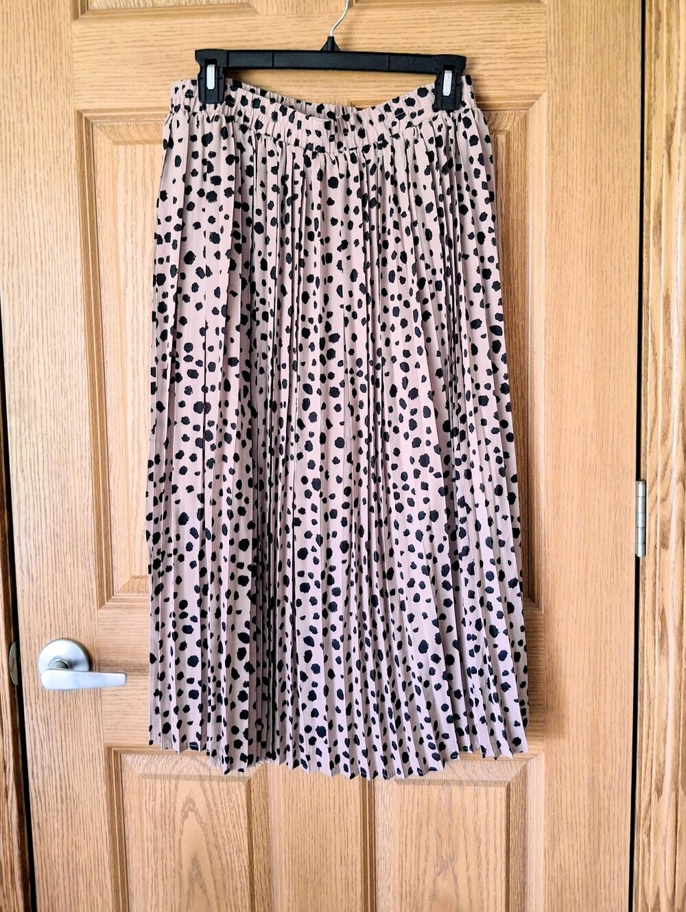 ❌️MARKDOWN!!! EASEL Pink w/ Black Dot Pattern Pleated MIDI Skirt--Large